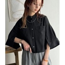 大人の上品トップス。バンドカラーワイドスリーブショート丈ストライプシャツ（半袖）