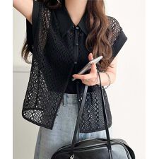 品の良さ漂う、大人カジュアル。クロシェ風レース素材衿付きフレンチスリーブシャツブラウス