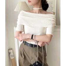 視線を奪う、美デコルテ。華奢見えを叶える、絶妙ドレープが◎ タイ付き五分袖オフショルトップス