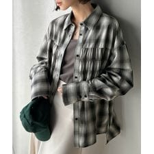 クラシカルエルフ(Classical Elf)の【2025AW新作】立体感を纏う。シャーリングビスチェ風ロングカフスビッグシャツ（長袖）