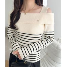 2025AW新作【mily bilet】大人の肌見せ。ワンオフショルアクセントボタンボーダーニット