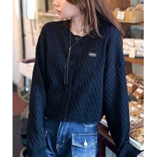 クラシカルエルフ(Classical Elf)の【mily bilet】やわらかな優しさ、漂う気品。前後2wayプレート使いケーブルニットカーデ