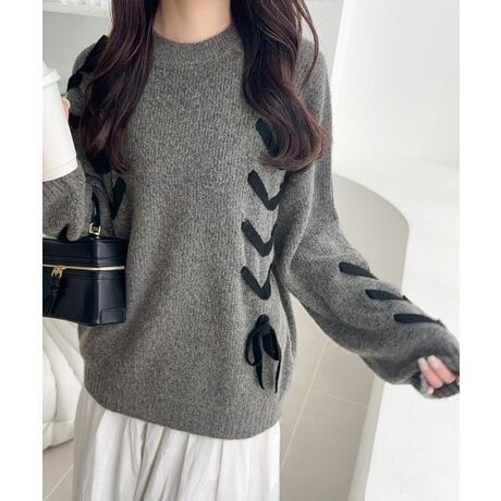 [^:MI1029144]_ȃ[XAbvfUCڂAghԖڂ̃~bNXjbgI[YVGbgŃbNXoAuvvX܂BVvȃN[lbNŁAǂȃX^Cɂ킹₷̂H~̃R[fBl[gɂ҂ŁAfC[[XɂœKIl̏ɂӂ킵ȂAJWAɒȂꒅłBpointE[XAbvfUCE[YVGbgEx[VbNȃN[lbNdetail{fUC~bNXjbgvI[o[́AVvȂIȖ͂ACeB_ȃ[XAbvfUC{ĂA{тɂӂƗhA炵o܂B_炩ȃjbgfނ͔G肪ǂASnQB[YVGbg͑̂̃CE킸ANV[Ȉۂ^AƂ܂BH~̃R[fBl[gɂ҂ŁAfjXJ[gƍ킹邱ƂŁAJWAtF~jȃX^C܂ŕLy߂܂BVvȃN[lbNfUĆAd˒ɂœKŁAG߂킸􂷂邱ƊԈႢȂłBfabricӂG̖ĉ݂gȃjbgfށcccccFȂ(AC{[₠)FʐLkF኱nFȂ|PbgFȂ@F@(lbggp)cccccڂ@͏i^OQƂBcoordinateVvȂ{炵fUĈӂjbgƂȂꊴ̂TCWOő̌nJo[ɂ𔃂Ă܂VGbgƈ炵̂fފ͓IfjtApcȂǂɍ킹VvJWAX^CACXJ[gXbNX킹ꂢ߃X^C܂ŃghACeƂ̑QV[ɉʂȃX^Cy߂DGACełIymily biletƂ́z"ƎR Ƃ킢 ƎDɂȂ" Ȋ肢uhBgh~x[VbNɁuK[[vmixA҂ÂRZvgB~t@bVyɊy߂āAv킸VFAȂAƂ߂ACeĂ܂SNSVACe₨ȃZ[𖈓zMR[f̂Qlɂ...y Instagramz@classicalelf_officialy TikTokz@classicalelf_official̃j^[ɂA摜̐FƑقȂꍇ܂B