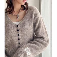 クラシカルエルフ(Classical Elf)の【mily bilet】愛らしさ100％。レースネーム付きくるみボタンミックスニットカーデ（長袖）