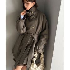 【2025AW新作】1枚あれば着回し自由自在。ケープ付きスタンドカラーミドル丈コート（ベルト付き）