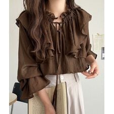 クラシカルエルフ(Classical Elf)の【mily bilet】フェミニンスタイル。前後2WAYピコレース使いフリル襟コットンボイルブラウス