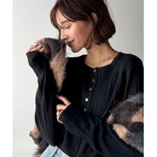 【25AW新作】もっちり柔らかな風合い。ミニケーブル編みヘンリーネックニット（長袖）