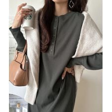 リラックス感とお洒落を両立。2wayヘンリーネックリブワンピース（ロング丈）