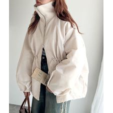 トレンドの華奢見えボリュームアウター。衿リブウエストドロストバルーンパディングコート