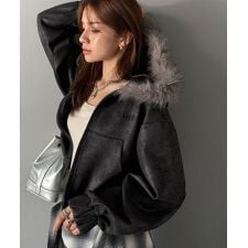 【mily bilet】羽織って甘辛♪フードファー付きスエードポンチパーカー（ショート丈）