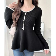 クラシカルエルフ(Classical Elf)の【mily bilet】フリルで華やぐ主役級トップス。 配色パールボタンリブニットペプラムトップス