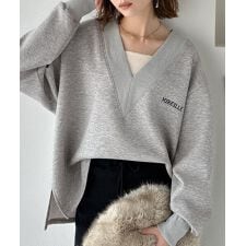 クラシカルエルフ(Classical Elf)の抜け感と上品さを両立。深めのネックで小顔見え♪ 胸刺繍Vネックダンボールニットトップス（長袖）