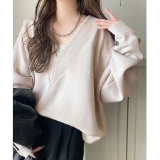 クラシカルエルフ(Classical Elf)の抜け感と上品さを両立。深めのネックで小顔見え♪ 胸刺繍Vネックダンボールニットトップス（長袖）