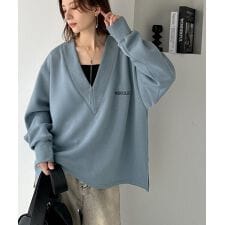 クラシカルエルフ(Classical Elf)の抜け感と上品さを両立。深めのネックで小顔見え♪ 胸刺繍Vネックダンボールニットトップス（長袖）