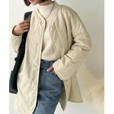 クラシカルエルフ(Classical Elf)の《JaVaジャバコラボ》1枚で今っぽい抜け感アウター。ノーカラーサイドファスナー中綿ジャケット