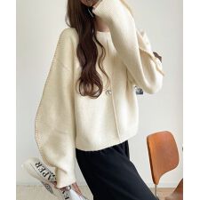 クラシカルエルフ(Classical Elf)の《JaVaジャバ コラボ》立体感スリーブ×配色ステッチ。バナナスリーブ配色ステッチニット