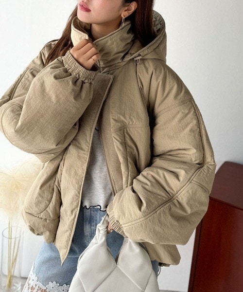 JaVaジャバコラボ》ボリュームシルエット、今年の主役アウター。フード