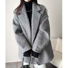 【2025AW新作】大人の余裕、羽織るだけで美しく。フェイクウールPコート