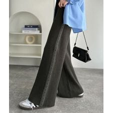 【25AW新作】個性と美シルエットの共演。サイドホックデザインリブニットパンツ