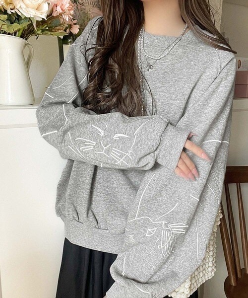 25AW新作】袖に遊び心を忍ばせたラク可愛い一枚♪袖ネコ刺繍裏起毛PO