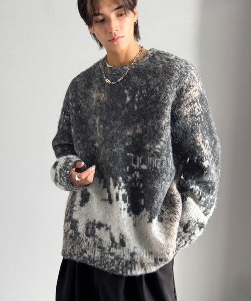 《JaVaジャバコラボ》視線を釘付け。アブストラクト柄ニットプルオーバー（長袖）