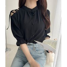 【mily bilet】大人の上品な肌見せ。前後2way肩開きリボン使いバンドカラーブラウス