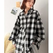 トレンド感たっぷり、ゆったりとしたシルエットで大人の抜け感を演出。微起毛オーバーサイズチェックシャツ