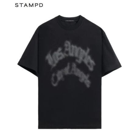 STAMPD (X^vh) 2024'AW COLLECTION uLA CALIFORNIA RELAXED TEEvG̗ǂ㎿ȃRbgngpN[lbNTVcBtgɗƂ܂ꂽIWivgfUC̈ꒅBVGbǵAbNXtBbgBʂȑȂx[VbNȃfUCŃR[fBl[g₷Aėp̍ACeBiԍSLA-M3561TE[^:stp408m3561]