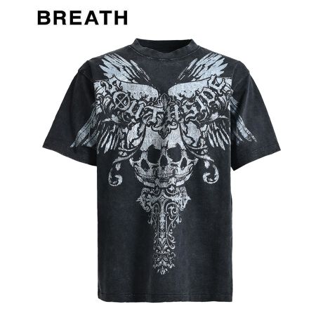 BREATH(uX)2025'SS COLLECTIONuSKULL WING LOGO TEEv{̃qbvzbvV[j㏉̓h[Ƃ𐬂U𔭕\A_ސ쌧sog8MCqbvzbvN[ "BAD HOP(obhEzbv)"肪Apuh"BREATH(uX)"XuVfނgpS/S TEEBBe[WȉHƑO̒唻vgIȃACeBiԍBR25SS-C5006[^:brt503te5006bk]