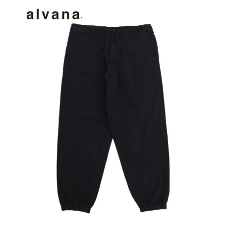 alvana(A@i) 2025'SS COLLECTIONuNATURAL TWILL CHRIS PANTSvԂ́uNATURAL TWILL PANTSvx[Xɏׂ߂̃VGbgɎdグAɍiꂽXEFbgpc̗lȃh[XgOpcBuCv肠܂҂ނƂŁA_炩ӂƂdオɁBĂyn炱邱Ƃł󏭂ȑfށBdグɓVȐkO邱ƂŁAn̕܂Bi`ȑfށE^I̗lȔGɈxGĂ݂ĂBuhalvana(A@i)Ԃ̋L^BA[JCudˍ킹邱ƂŐVumv܂BŒTOɂƂȂAVɌiÂBiԍALV-90109[^:alv504pt90109ib]