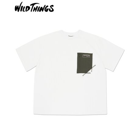 WILD THINGS / ChVOX 2025'SS COLLECTIONuCAMP POCKET TEE (Lv|PbgeB[)vCAMP POCKET TEEO[hAbvBtĒԂ̃Lv|PbgT@\EiƂɃO[hAbvBhC^b`łƓx̋l܂{fB̓Rbg100%̋zgpB|Pbg̕ʕz͑ϋvƐLkÂCORDURAbvXgbvgpAł͏I点ȂNIeBB{D̐ʌ菤iBiԍWT25052KB[^:wts505wt25052kb]