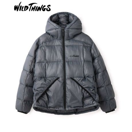 J[ubNO[f[\n]iC100%[n]iC100%[]|GXe100TCY(cm)[M]72Ag65A54A64[L]74Ag67A56A65f185cm pTCY:LiWILD THINGS / ChVOX 2025'AW COLLECTION uBIVOUAC LOFT JACKET (ro[N tgWPbg)vI[ZeBbNȃAEghA_EWPbg̃fUCB NVbNȊiq̑傫␏̃fUC̗pAdl͌㕗ɃAbvf[gB ܂͎̕ۉlANёfނzFB xyʃ_EfނSHINING NYLONƒȂɂLOFTECH̗pB t[h̃tBbeBOh[R[h̔zukɐ݌vB |Pb^u\Ȏ[܂BySHINING NYLONz10dTCNiCgpxyʃ_EfށBʃV[HɂʋC~߂鎖ɂėȂ̐oh~邱ƂłAiƂă_EpbNgpȂ̂ŕ_炩AyʊByLOFTECHz30NɓnAJJtHjABōiŃg[TreB̂_Ê݂AEghuhAt@bVuhɒ񋟂ĂAChЂAyʐEϋvE𕹂A\d̉@ȁB700tBp[߂̕ۉAVR_EɂȂۉ͂AϋvɂDĂ邱ƂɊ̊ANeBuȓɂœKȑfށBӁuEU₨g̃j^[ɂAfډ摜Ǝۂ̏i̐F኱قȂꍇ܂B炩߂BiԍWT25143SK[^:wts510wt25143sk]