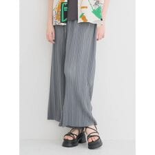 プリーツパンツ