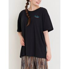 ロゴ刺繍×ロゴプリントTシャツ