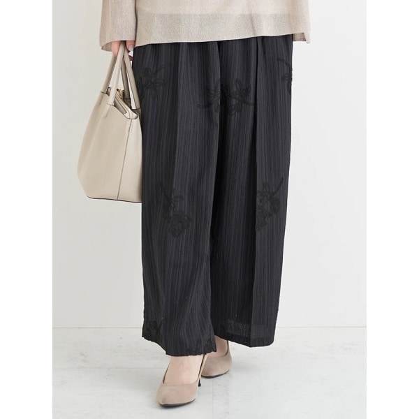 フラワー刺繍ワイドパンツ