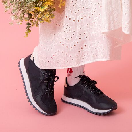 [^:ASF-GATE2--]yiЉzɖȂILC߂̖Xj[J[Iᔽɑu悤ȁAقǃ\tgȗSnŗɂȂloIɂ͖MUMU\[̃GbWfUCɁAgǍۂ͋C̕YLb`[ȃJ[OIVȂPłBǂ{[\[ŁAǂȃ{gɍ킹ĂDoXL[vIubNzCgȂǁAVvȃJ[LxȂ߁ÃR[fɖȂZD悳ɂAvZɃR[f܂Ƃ܂܂BwZsItBXbNȂǂɂL`ƎdオXj[J[ByX^btpzX^btFM23.5Z`i[bpTCY37`38j/bF20.5cm/F9.5cm@/ F23.5cm /̓FLAwZpvXAXj[J[23.5cm悭Ă܂ÃXj[J[ł37ŏ܂B38TCYł̓XgXȂ]Tė܂BbL߂̓̕n[tTCYオƎv܂ByuhЉz2013NpŃX^[gXj[J[uhuASFVLT(AXt@g)vt@bVƌAăXj[J[Ă܂ȂDavidLetangCyrill Toures2lグASFVLTB2l̑zXg[gEFA̒m𐶂AXg[gƃeNmW[ɃCXpCAčꂽXj[J[͉KŌyʂ̃t@CfނȂǍōȋfނgpׂĎƂōĂ܂BuʂȂXj[J[vƂăj[NȃJ[OȂ̃CtX^CɓރfUCŒjEN킸{[_XXj[J[ƃtX݂̂Ȃ炸E爤ĂuhւƐ𐋂Ă܂B