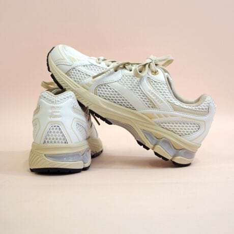 [^:ASF-CITYRUN-ES]25tĐVyiЉznjJ\̃bVAbp[ŒʋCQIŜ݂ރ[tH[C\[ŗSn͂ӂ_炩IɔzvɋB[KU[gIgiPIIȃEF[uCőyɌĂ^E[XXj[J[ByX^btpzX^btM23.5cm ([bpTCY37-38)bF21cm / F9.5cm / F23.5cm̓FLAwZpvX23.5cmAXj[J[24cm𗚂ƂłB̌^Fʁ@/@iFi`@/@p[\iJ[FuxASFVLT̑̃fłGATEASPEED SOCKS NEOł38TCY𗚂Ă܂B̃fł38TCYł҂łBbVʋCďtĉKɉ߂łBXASFVLT̓{㗝XłyuhЉz2013NpŃX^[gXj[J[uhuASFVLT(AXt@g)vt@bVƌAăXj[J[Ă܂ȂDavidLetangCyrill Toures2lグASFVLTB2l̑zXg[gEFA̒m𐶂AXg[gƃeNmW[ɃCXpCAčꂽXj[J[͉KŌyʂ̃t@CfނȂǍōȋfނgpׂĎƂōĂ܂BuʂȂXj[J[vƂăj[NȃJ[OȂ̃CtX^CɓރfUCŒjEN킸{[_XXj[J[ƃtX݂̂Ȃ炸E爤ĂuhւƐ𐋂Ă܂B