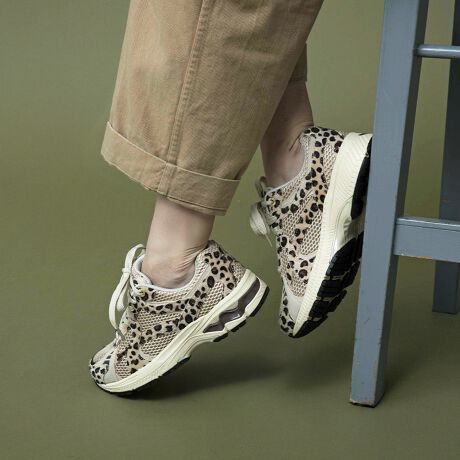 [^:ASF-CITYRUN-EW]25H~VlJWAɉfC}hLKXj[J[BsIȃfUCƉKȗSn˔hCITY RUN(VeB)hBnjJ\̃bVAbp[̗pAQ̒ʋC1m炸I[tH[C\[ŜDݍ݁AԕĂɂ_炩ȗSnBǂ݂̌yʃt@C\[ƁAϋvɗDꂽo[AEg\[gݍ킹ÂoANeBuȃV[܂ŕLg܂BɁAɋɂ₳B[KU[gpBVvȂfUCŁu̃Xj[J[ɂƕω~vuSnfUCËȂvȕɂ߂̃ghXj[J[łByX^btpzX^btM23.5cm ([bpTCY37-38)bF21cm / F9.5cm / F23.5cm̓FLAwZpvX23.5cmAXj[J[24cm𗚂ƂłB̌^Fʁ@/@iFi`@/@p[\iJ[FuxASFVLT̑̃fłGATEASPEED SOCKS NEOł38TCY𗚂Ă܂B̃fł38TCYł҂łBbVʋCďtĉKɉ߂łBXASFVLT̓{㗝XłyuhЉz2013NpŃX^[gXj[J[uhuASFVLT(AXt@g)vt@bVƌAăXj[J[Ă܂ȂDavidLetangCyrill Toures2lグASFVLTB2l̑zXg[gEFA̒m𐶂AXg[gƃeNmW[ɃCXpCAčꂽXj[J[͉KŌyʂ̃t@CfނȂǍōȋfނgpׂĎƂōĂ܂BuʂȂXj[J[vƂăj[NȃJ[OȂ̃CtX^CɓރfUCŒjEN킸{[_XXj[J[ƃtX݂̂Ȃ炸E爤ĂuhւƐ𐋂Ă܂B