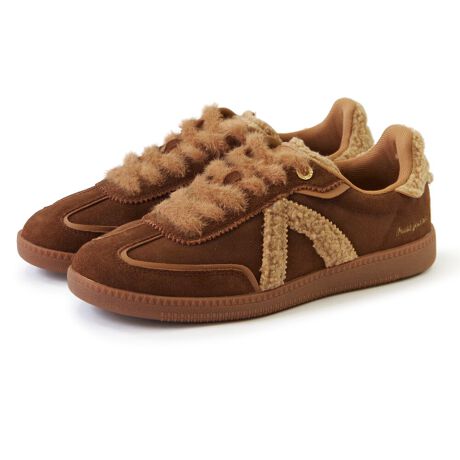 [^:ASF-EL-CLA-EW]25H~V2024N̓oȗAuԂɐlCfɂȂuELITE CLASSIC(G[gNVbN)v́A90ÑX|[cV[YCXpCAꂽgfUC͂̃Xj[J[łBNVbNȃKo[\[oA炩ȃU[Abp[iŐꂽ͋CvXAX|[eB[ƑlJWA̐▭ȃoXy߂܂BVvȃfUC炱AJ[Oɂlߍ񂾂PŁAɂ͂ȂzFƁAϋvɗDꂽtbg\[ŒԗĂɂKȗSnBYEfB[X킸jZbNXŊy߂fUCŁAƑeq̂R[fɂ߂łB^E[Xx̂oArWlXJWAȂǁAL􂷂閜\Xj[J[łByX^btpzX^btj23cm ([bpTCY36)bF20.5cm / F8.5cm / F23cm̓FAb̌nF / iFi`/ p[\iJ[FCGxtASFVLT͕i36𒅗pA37Ō̃\bNX𗚂ĂۂłB36ł҂łBASFVLT̑fUCɔׂƃ\[͔łᔽ̃C\[̂ŋCɂȂ܂łB̍󂪍܂IX^bt`23.5cm ([bpTCY36-37)bF20.5cm / F8.0cm / F24.0cm̓FbpvX23cmAXj[J[23.5cm𗚂ƂłB̌nF / iFEF[u / p[\iJ[FCGxHASFVLTł37TCY𗚂ƂłB̃Xj[J[ł37TCYł҂łB[eN̂X^CbVȃfUCŁAJWAɂꂢ߂ɂL킹₷łBX^btl23.5cm ([bpTCY37-38)bF21cm / F9.5cm / F23.5cm̓FLAwZpvX23.5cmAXj[J[24cm𗚂ƂłB̌^Fʁ@/@iFi`@/@p[\iJ[FuxăpvXAXj[J[23.5cmASFVLTł38TCY悭Ă܂B̃Xj[J[ł37Ŕ̌Cł܂B38TCYł̓XgXȂ]Tė܂BiXj[J[ƓTCYŗǂłBX^btb25.5-26cmi[bpTCYF39-40jbF23cm / F9.5cm / F25cm̓FLAbi͓{̃V[Y26cmACÕV[Y25.5cm̌C𗚂ƂłBiFi`@/@p[\iJ[FCG׏t3940TCY𗚂Ă݂āA39TCY͕CƂɊ܂BCRɂ߂ΕsRȂEł܂ÂŁA40TCYIт܂I傤ǂ悭Kɗ܂yuhЉz2013NpŃX^[gXj[J[uhuASFVLT(AXt@g)vt@bVƌAăXj[J[Ă܂ȂDavidLetangCyrill Toures2lグASFVLTB2l̑zXg[gEFA̒m𐶂AXg[gƃeNmW[ɃCXpCAčꂽXj[J[͉KŌyʂ̃t@CfނȂǍōȋfނgpׂĎƂōĂ܂BuʂȂXj[J[vƂăj[NȃJ[OȂ̃CtX^CɓރfUCŒjEN킸{[_XXj[J[ƃtX݂̂Ȃ炸E爤ĂuhւƐ𐋂Ă܂B