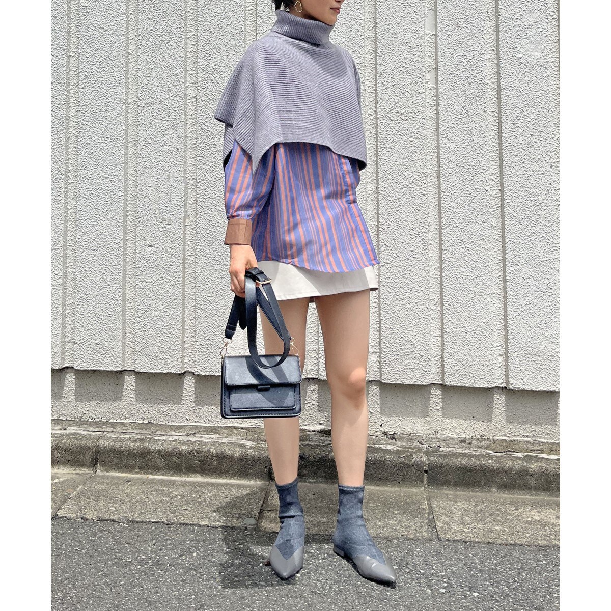 J&Mデヴィッドソン　ニットポンチョ　タートルネック　黒　ベージュ　S ウェア｜J&M DAVIDSON｜ジェイアンドエムデヴィッドソン公式