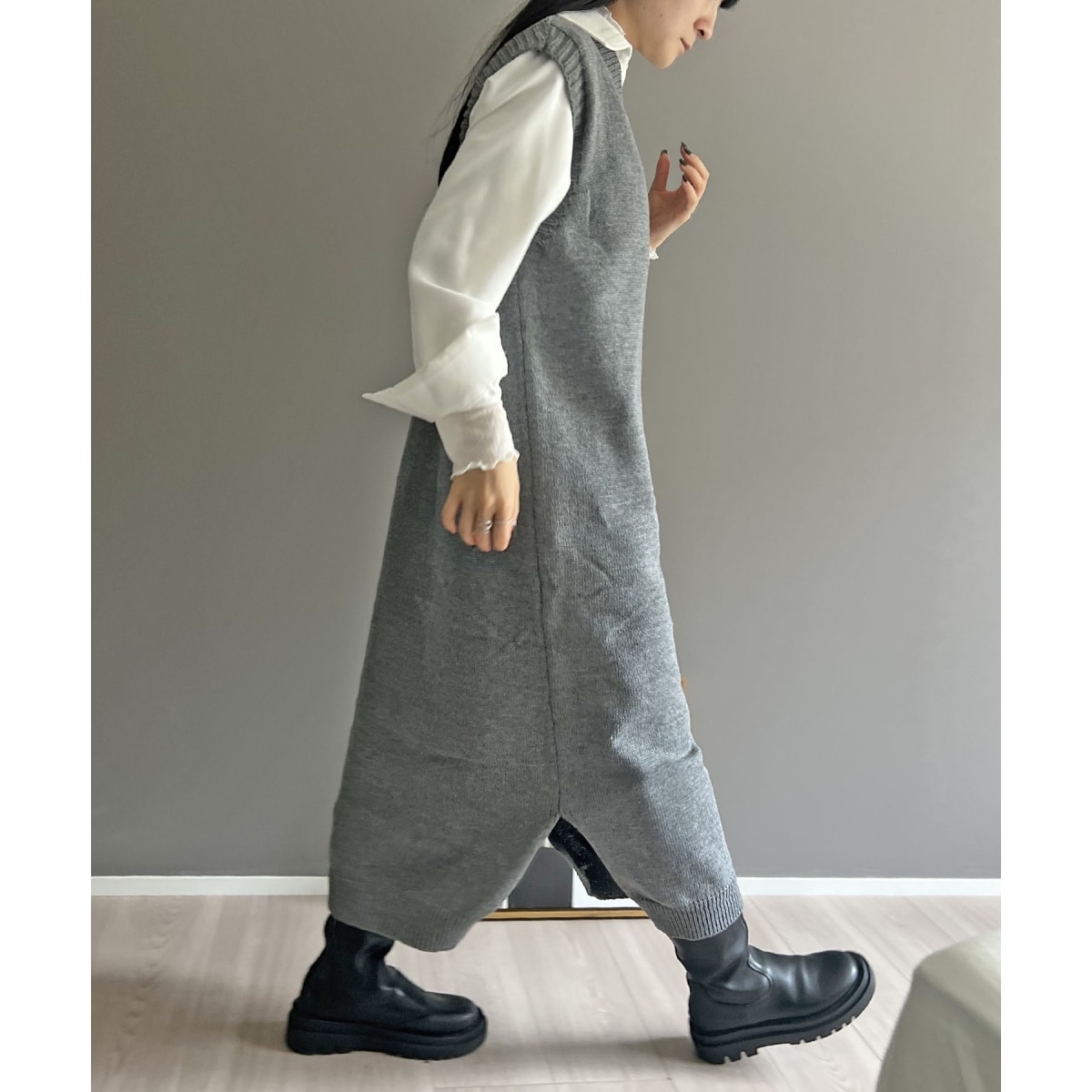 Vネックロングニットベストワンピース | ジュエローブ(Jewelobe