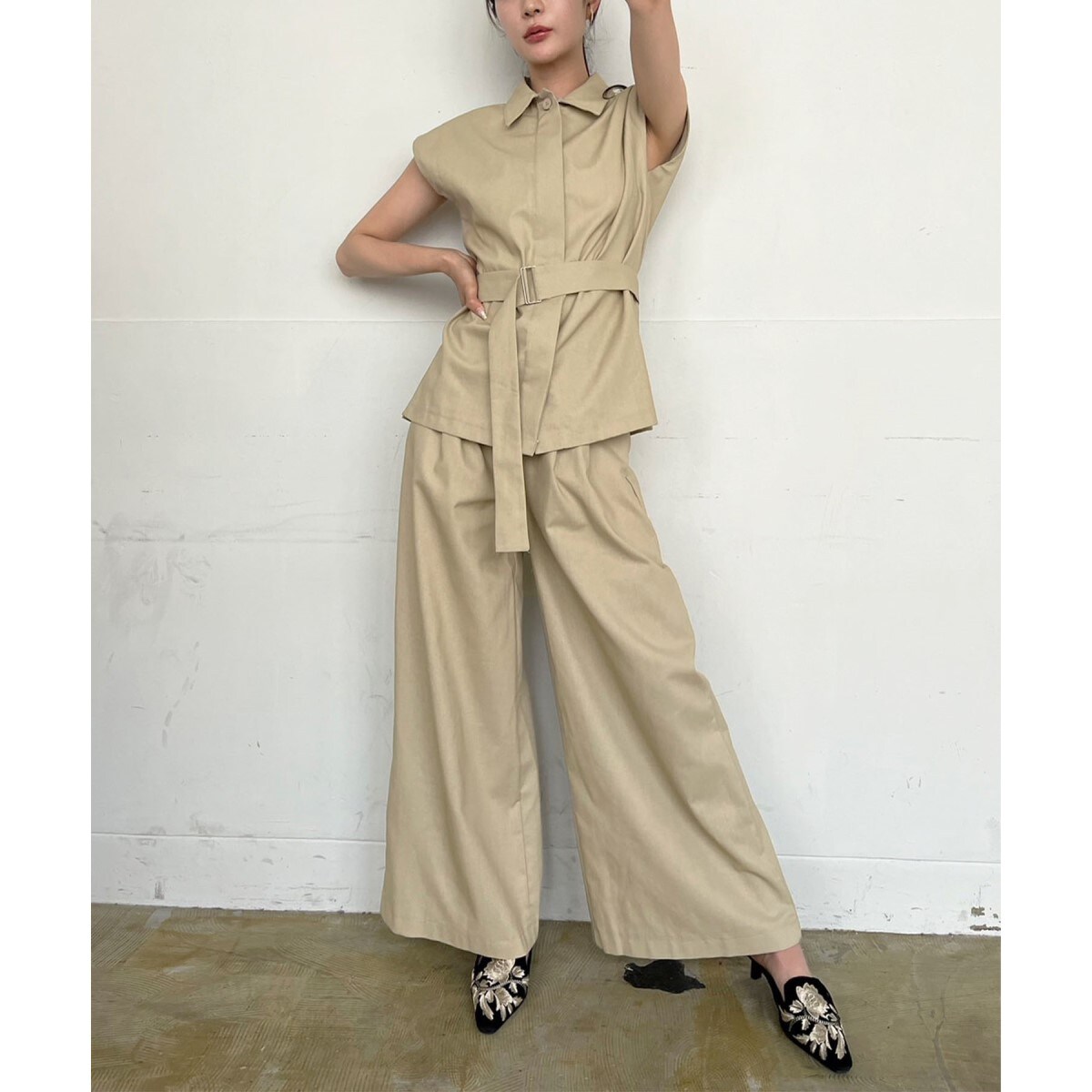 フレンチスリーブシャツ×タックワイドパンツセットアップ