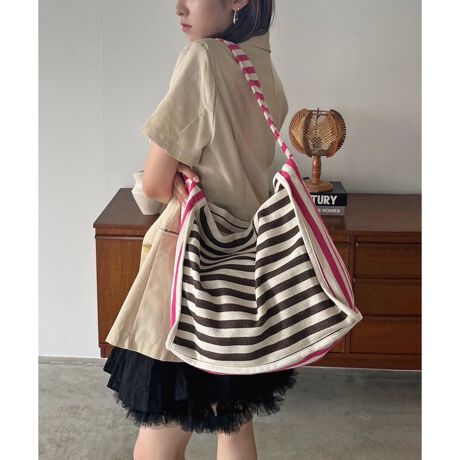 [^:37-1821]|bvȃJ[ƃ{[_[ڂ䂭POINTEi`Ȗȑfނ̃{NV[V_[obOBErrbhȑ߃{[_[ڂ䂭ACeBEt@Xi[}Olbg{^ĂȂVvfUCBEW[p̃^I₩΂ACe܂Ƃ߂₷TCYBE߂̃qŌɂĂɂȂɂBJ[oG[V́Au[~sNO[~sNAuE~sN3FWJBF31.5ꉡF35.5}`F18.5ׯߑSF61