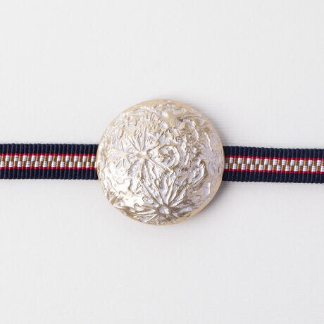 [^:OD093]W܂Ƃ̑ї߁B()Ƃ́Aւ̂悤Ɋۂ̂ƁB ܂Ŗ{̌󂩂Ă̂悤ȃACełB\ʂ̓N[^[𐷂オ`ŕ\AAȌʂɌ悤HvĂ܂Bق̂藧̓Iő݊AR[fBlCg̎ɂȂACeBVvȃJ[ƃVGbgŁAǂȃR[fBlCgɂ킹₷ACełByp؃{bNXzђ߂͏iɊ܂܂܂BӁȄi͕Ђ̐ElɂănhChōĂ܂B̂߁AЂƂЂƂ̓h\ɈقȂ@ׂȍƂȂĂ܂B܂Ap̕ԕi͏肩˂܂̂ŁABEї߂́A OR E lRz肵ɂȂĂ܂B ݂╝ɂӂB