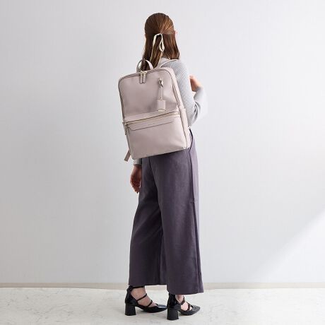 [^:10965]y߃|CgzE15.6C`PC^B4[łTCYEPCJo[JԂtEڂ₷|Pbg[E[g[N̕K{ACe[\D]̃nsbNTbNɍ^CvoIԂ̃ubNɉA2023AW̐VFƂďiŐꂽJ[́ylCr[zƁy[O[zoBg₷@\͂̂܂܂ɁA{̑fނɍgpƂł₷ȂĂ܂BJȂǐɂʂꂽۂ͏_炩złƂӂĂBPC[ɂ͍fނ̉JԂĂAPCJɔĜh܂BɐSzȃt@Xi[̐Zh~B[q̍݌Jo[܂BShł͂܂̂łӂB͐ڂ̂₷|Pbg[Bt@Xi[t|Pbg~1A}`t|Pbg~2A傫߂̕|Pbg~1BTChɂ̓{gz_[~1ƕ|PbgA~j|Pbg~2tĂ܂BR[hނ}EXAoCWi-FiȂǃooɂȂ肪ȏ[Ă܂BO\ȃ|[`͏㕔ɃZbg邱ƂŁAfbhXy[XɂȂ肪ȕpł悤Hv܂B[g[NŎgƂwbhZbgt邱ƂłAwbhZbgz_[nsȂł͂̋@\łBOɂ͔wʃ|PbgATCh|PbgAtg|Pbg(|Pbg~2)tĂAɎoACêɕ֗łB点ỉ摜͓W̂̂gpĂAۂ̏iƎdlF኱قȂꍇ܂BĂ郂j^[ɂĂۂ̐FƑقȂꍇ܂B܂A\ȂdlύXꍇ܂̂ł܂B