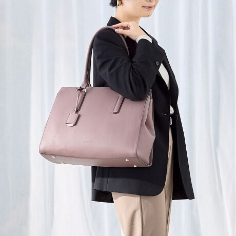 [^:11931]ʋ΁Eʊwɂ҂IlCV[YuOLobOvAO\PCP[XݒuVV[YoIy߃|CgzEO\PCP[XtE`{bNXȂǉŝ̂[₷L߂̃}`E傫ĴŁAו̏oꂪN`Eprɍ킹ĎglXȃ^Cṽ|Pbg[A4TCỸt@C13.3C`PCɂ߂̃obOłBuOLobOƂ΁Ivȃ}OlbgtbvVV[Ył̗pB^b`ŊJł̂ŁA}łƂɂ֗łBt@Xi[߂ȂĂƌ̂|CgInh͓|悤ɐ݌vĂ̂ŁAɎזɂȂ܂B}`L̂ŁA`{bNXȂǂ[ł܂BVV[Yɂ13.3C`PC[\PCP[Xt܂IO\ŃnhĂ̂ŁAobO̒łPC[͂AItBXłPC̎^тɂg܂BobO{̂ɂPCP[XɂAlXȃ^Cṽ|PbgLxɐݒu܂ByobO{́zy|PbgzEx^|Pbg~4EANZT[|Pbg~1Et@Xi[|Pbg~1ETCh|Pbg~2E{gz_[~1Eyz_[~1yO|PbgzEA4t@C[\wʃ|Pbg~1Ewʃ|Pbg x^|Pbg~2Ewʃ|Pbg yz_[~1yPCP[XzE}`t|Pbg~2Ex^|Pbg~1{̕ʂ̃|Pbgɂ̓}OlbgĂ̂ŁAɊJĂ܂SzsvłBt̃`[̓WGi[ỸSB~[ƂăCN`FbNɂ􂵂Ă܂B点ỉ摜͓W̂̂gpĂAۂ̏iƎdlF኱قȂꍇ܂BĂ郂j^[ɂĂۂ̐FƑقȂꍇ܂B܂A\ȂdlύXꍇ܂̂ł܂B