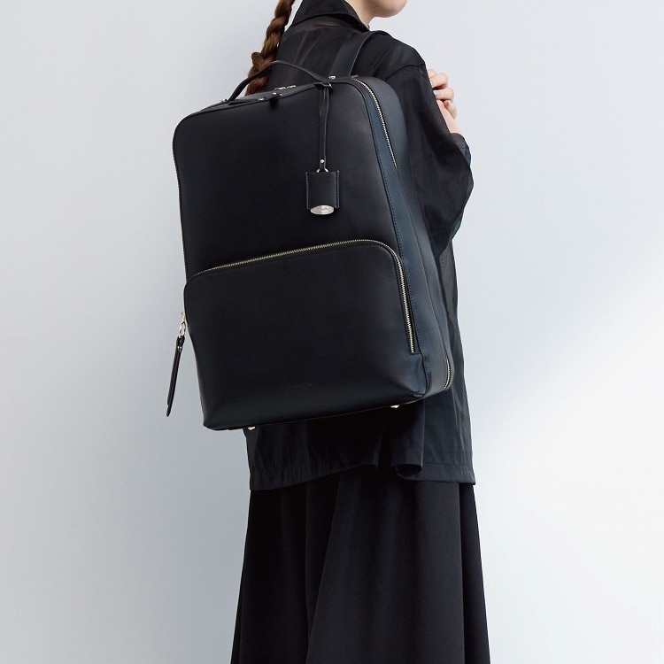 リュックサック B4収納可能 15.6インチPC マッキントッシュ