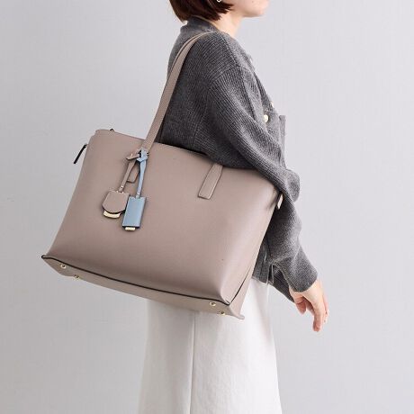 [^:16189]lCuOLobOvV[YŐVIy߃|CgzEƎLC߃fUCEVѐŜTCh̃oCJ[EוʂCɍ킹ĕςVGbgEƂɕ֗ȃGRobOtƎ}`L߂̃LC߃g[gobOBiŃJb`ƂfUCȂ̂ŃrWlXV[ő劈ԈႢȂInh͏߂ɐ݌vĂ̂ŁÃR[g𒅂ĂĂ|₷̂|Cg{̃J[ƃTCh̃oCJ[ɍ킹2t̃`[̓VvȃfUC̃ANZgɁ1tOȂǂ̃AW\łBTCh̃t@Xi[JƗVѐŜoCJ[oBוʂCɍ킹ăVGbgς܂B}`L̂Ŏ[͂͏\Bt@Xi[߂Ə}`肷̂ŁAX^CbVɌ|\łBJ[ƂɈقȂGRobOtĂ̂ŁARrjł̂Ƃɕ֗łB|Pbg̃t@Xi[|Pbgɂ҂[ł̂ŁAKvȎɃTbƎo܂BA4NAt@C(W22~H31cm)13.3C`PC(W31~H22~D2.5cm)[\ȃTCYBɂ͑SɃ|PbgݒuĂ̂ŁA|[`obOCobOŉו𕪂ȂĂȒPɐډ\łB}`L|PbgɂPCӋ@ATCh|Pbgɂ̓ybg{g܂ݎPȂǁAꂼ̏ɂ҂ȃ|Pbg܂BZLeB̍t@Xi[|Pbgɂ͒E\ȃL[XgbvtĂ܂BOɂ|PbgݒuĂ̂ŁAX}[gtHȂǂɎo̎[ɂg܂B[11|PbgځIy|PbgzEI[v|Pbg~4Et@Xi[|Pbg~1E13.3C`PCΉPCX[u~1E{gz_[~2Eyz_[~1yO|PbgzEwʂ|Pbg~1Et@Xi[|Pbg~1点BȅƖ̊֌WɂAۂFقȂČꍇ܂B܂AĂ郂j^[̊ɂĂۂ̐FƑقȂꍇ܂B\ȂdlύXꍇ܂̂ł܂B