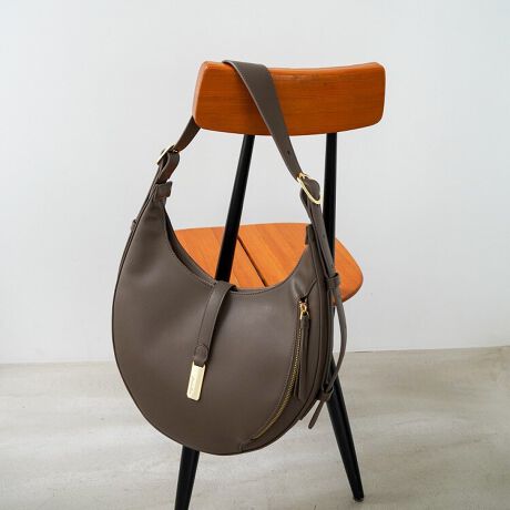 [^:16149]R[fBl[g̃ANZgɂȂ郉Eh^V_[y߃|CgzE炵RƂVGbgE|ii|\ȃV_[EX}[gɌ|ł锖}`fUCRƓIȃEhVGbgɁAiȃSv[gtxgzunhobOBS[h̃p[cgŗfUCObƉ؂₩ɉoBĩR[fBl[g̃ANZgɂȂĂ܂Bnh͒߉\Ȃ̂ŁAg[gobÔ悤Ɍ|AV_\obOƂăii|ALg܂B܂A}`RpNgȂ̂ŃX^CbVɂ܂Btg|Pbg͐[̂Œz[\łB[ڈEzERX|[`EA5TCY蒠E500mLybg{gȂǁy|PbgzEI[v|Pbg~1Et@Xi[|Pbg~1yO|PbgzEtgt@Xi[|Pbg~1点BȅƖ̊֌WɂAۂFقȂČꍇ܂B܂AĂ郂j^[̊ɂĂۂ̐FƑقȂꍇ܂B\ȂdlύXꍇ܂̂ł܂B