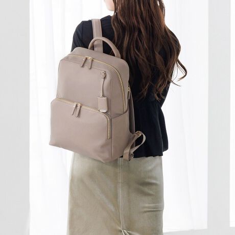 [^:16261]Jewelna Rose lCNo.1bNV[YiCVer.oI@\͂̂܂܂ɁAD݂ɍ킹Ė{̑fނIׂ悤ɂȂ܂y߃|CgzEA4TCY/13.3C`PC[\ER[fBl[gI΂ȂVvŃx[VbNȃfUCE@\ɕx񂾖Lxȃ|PbgEIEItg閜\ACeiŃ~j}ȁAƂfUC̃bNBpɊۂ݂XNGAVGbgŏ炵_炩ƃX}[goBĉiȃiCfށ~\̂鍇̃|CggŐ炵̎cۂɎdグ܂BA4NAt@C(W22~H31cm)[\ȃTCYŁA13.3C`PC(W31~H22~D2.5cm)܂PCX[uݒuĂ܂BPCӋ@[₷}`L|PbgAANZT[̎[ɂ҂Ȑ[̐󂢃t@Xi[|PbgA{gz_[ȂǁAו̐ڂ₷Hvlߍ݂܂B[Xy[X̓_ut@Xi[dlBJ̃TChiiɃJbgĂ̂ŁAJ₷Ag₷݌vɂȂĂ܂BOɂ͔w܂܃ANZXł|Pbg𕡐ݒuBX}[gtH̎[ɕ֗łBE\ȕt`[̓WGi[ỸSB~[ƂăCN`FbNɂ􂵂Ă܂BnhobÔ悤ɎĂ邵Ƃgbvnh̓rWlXV[ł𗧂܂B点ỉ摜͓W̂̂gpĂAۂ̏iƎdlF኱قȂꍇ܂BĂ郂j^[ɂĂۂ̐FƑقȂꍇ܂B܂A\ȂdlύXꍇ܂̂ł܂B